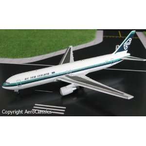  Aeroclassics Air New Zealand B767 300 Model Airplane 