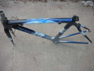   item q how heavy is it a the 5200 carbon frame fork typically weigh in