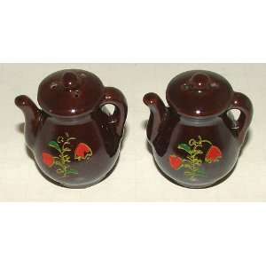  Vintage Pottery Teapot Salt & Pepper Set 