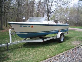 Chris Craft cavalier 18 foot wood inboard with trailer Ford V8 water 
