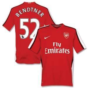 08 10 Arsenal Home Jersey + Bendtner 52 
