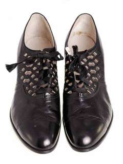 Sturdy pair of black leather classic oxford style shoes with  Cuban 