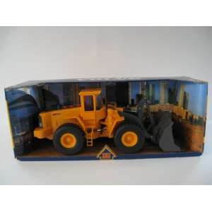  Volvo 132 Scale Yellow Construction Shovel L22OE With 