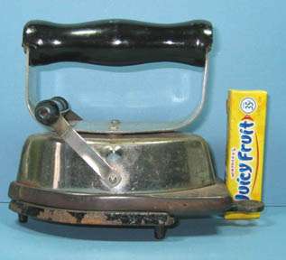 OLD ASBESTOS TOY SAD IRON W/ TRIVET DIFFERENT CI850  