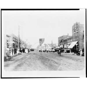    Main Street, Sheffield, Iowa IO/ D.E. Runton. 1910