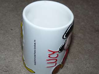 Vtg Ceramic Cup PEANUTS Gang LINUS & LUCY Raised 3D EUC 9780525481935 