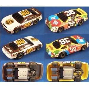  Life Like Twin Pack UPS and M&M HO Scale Slot Cars Toys & Games