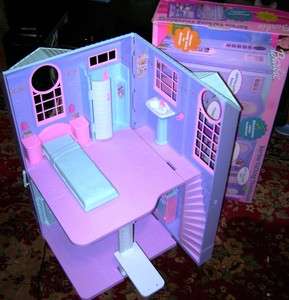 BARBIE TALKING FOLD UP TOWNHOUSE with BATTERIES  