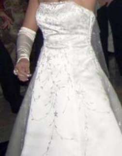 aufwendig gearbeites Brautkleid Hochzeitskleid GrS mit Schleppe in 