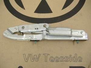 Genuine VW Beetle   O/S Right Tailgate Boot Hinge 1C0827302D NEW   VW 