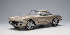 Auto Art 118 1962 Chevrolet Corvette BEIGE  