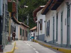 La arquitectura colonial revela el origen de este village acogedor 