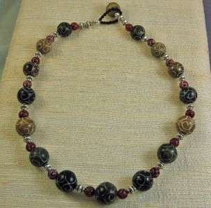 CHUNKY CARVED JADE BEADED NECKLACE IN AUTUMN COLORS  