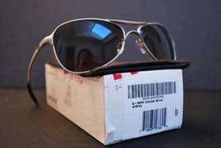 NEW OAKLEY Warden Aviator Sunglasses Silver with Grey Lens 30 720 